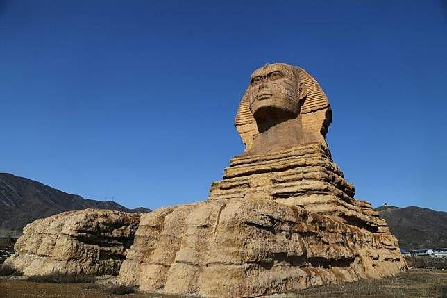 不愧是山寨強國！對岸「盜版人面獅身」恥度爆表...醜到引發中國人民覺醒：真是不倫不類