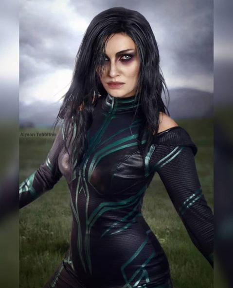 易容術4ni？超神還原coser總結年度最佳裝扮 最後竟讓網友選擇跪著看：到底怎麼辦到的