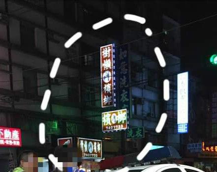 太荒謬！狂母開車要兒瞥「樹懶叫」...下一秒出事！員警一問傻眼：媽媽一直叫我看...