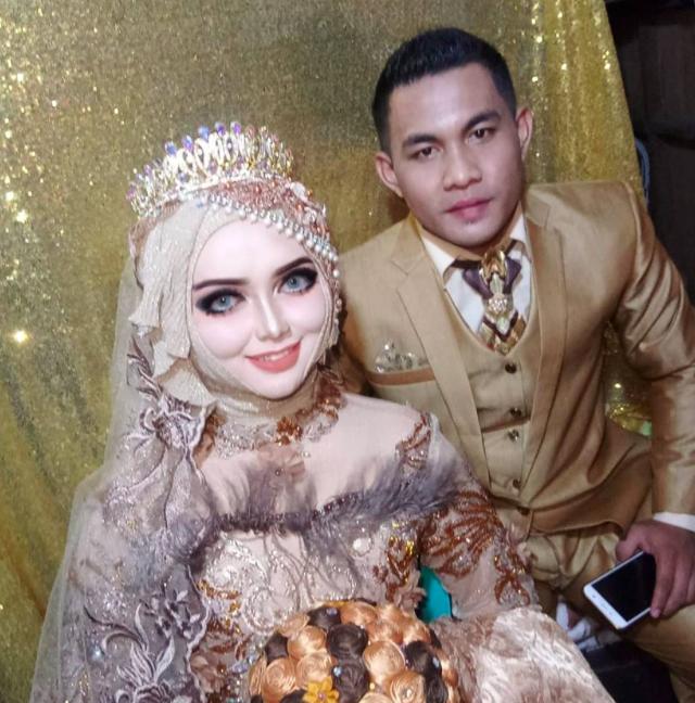 這名黑肉底新娘堅持扮芭比娃娃… 完妝後「超扯成果」大家都認不出：新郎傻眼！