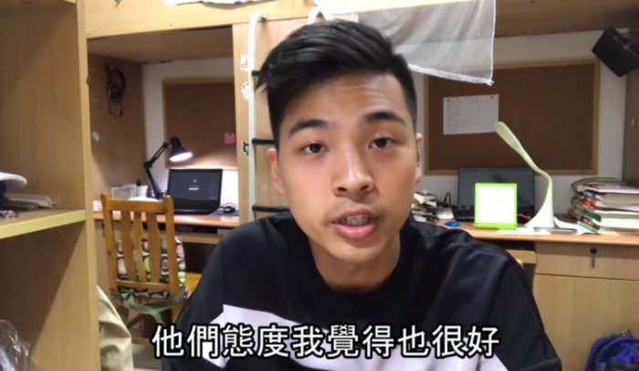 不要命社會實驗？中國街頭舉牌「來自台灣」求擁抱！人牆包圍驚動警方…下場讓人超震驚