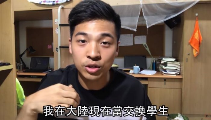 不要命社會實驗？中國街頭舉牌「來自台灣」求擁抱！人牆包圍驚動警方…下場讓人超震驚