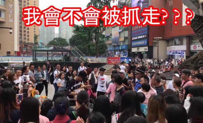 不要命社會實驗？中國街頭舉牌「來自台灣」求擁抱！人牆包圍驚動警方…下場讓人超震驚