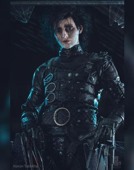 易容術4ni？超神還原coser總結年度最佳裝扮 最後竟讓網友選擇跪著看：到底怎麼辦到的