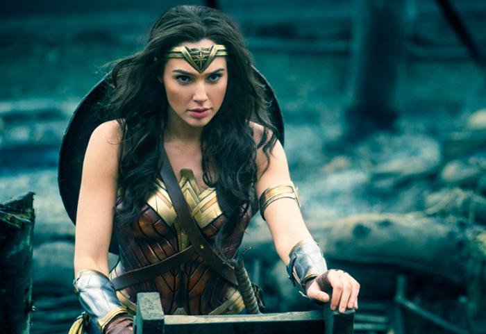 易容術4ni？超神還原coser總結年度最佳裝扮 最後竟讓網友選擇跪著看：到底怎麼辦到的