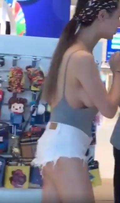 情侶逛百貨…她讓眾男喊忌妒!一抬手「地表最猛大亮點」 網狂暴動:別人的女友(影)