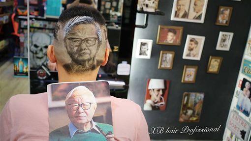 尾牙拚一波！台積電員工「馬屁拍到頭上去」...與創辦人形影不離！網全跪：年終加了多少