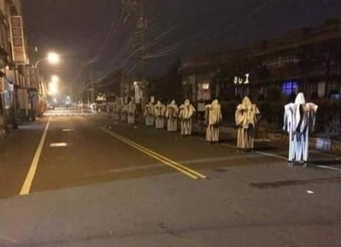 屏東大街半夜驚見群「鬼」排排站? 原來竟是.....