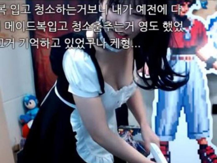 請巨乳女僕到家幫忙清!吸地大彎腰「巨乳露半顆」 網直喊羨慕:好想請她幫忙清_(影)