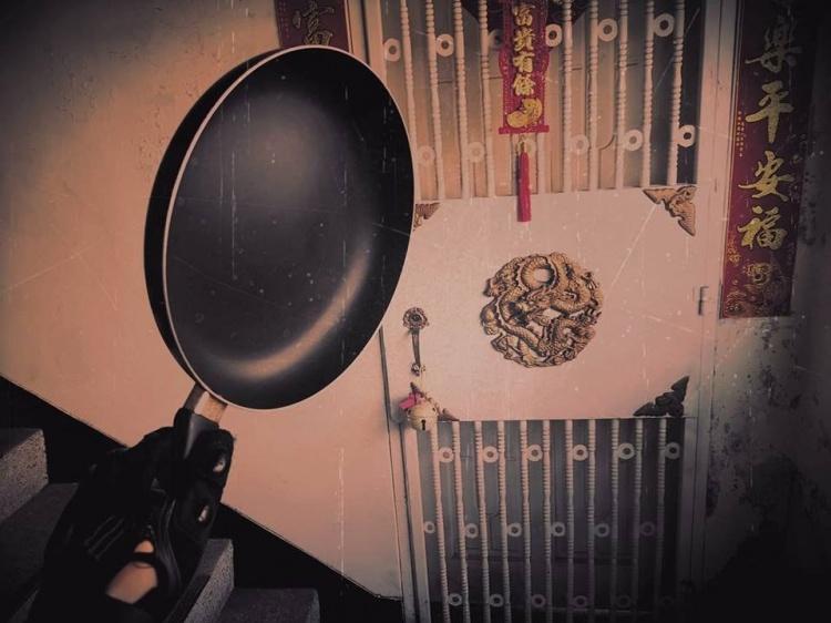 本土恐怖遊戲《還願》超真實！「神還原網友家門」PO對比…萬人跪：每天開門很恐怖