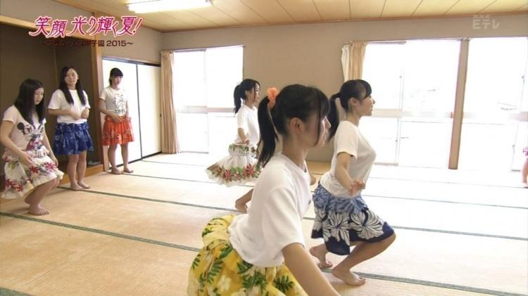 地方清純女學生「未成年腰就很會扭」白色山峰跟著晃…超エロ畫面逼狂盯：GIF看不膩