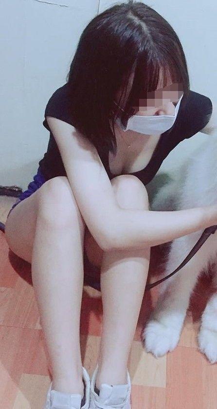 鼻血先噴！小隻馬曬毛孩照「深溝美腿乍現」邪惡視角太犯規...網大歪樓：哪裡有狗？