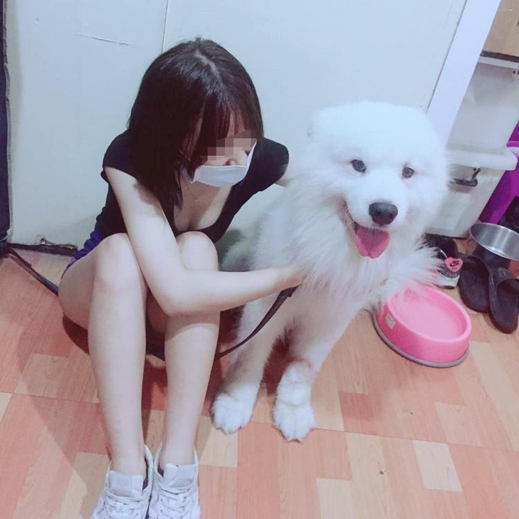 鼻血先噴！小隻馬曬毛孩照「深溝美腿乍現」邪惡視角太犯規...網大歪樓：哪裡有狗？