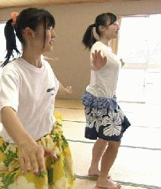 地方清純女學生「未成年腰就很會扭」白色山峰跟著晃…超エロ畫面逼狂盯：GIF看不膩