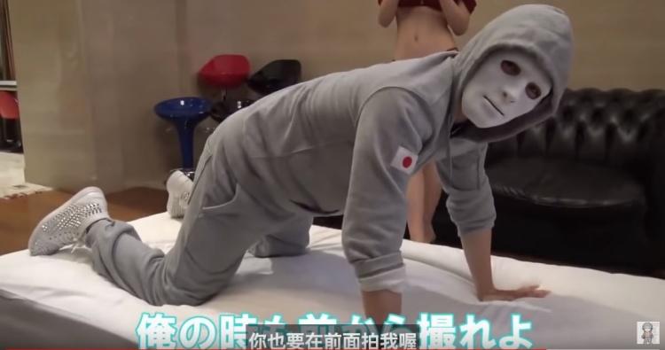 砧板式長怎樣?櫻空桃解鎖%%位 … 抬腳驚「這裡很嫩」 網笑:難怪褲子很緊 (影)