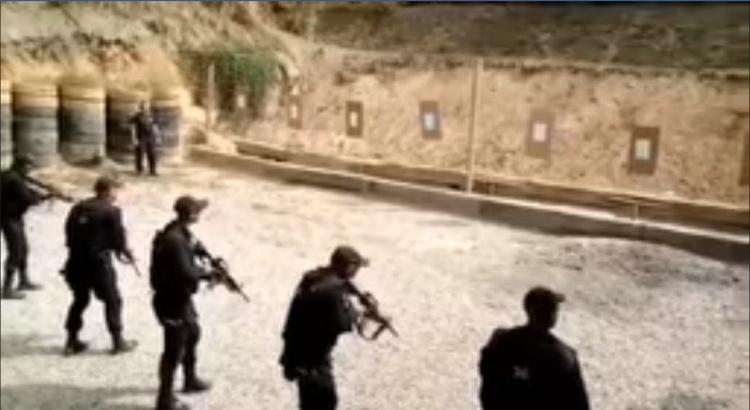 國外教官錢難賺！射擊時「親自走進場內」..確認學生槍法準不準: 敢亂教絕對死! (影