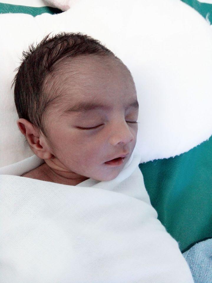 這小子不簡單！男嬰一出生「天生明星臉」2年後近照… 女網友竟又哄動：長大了