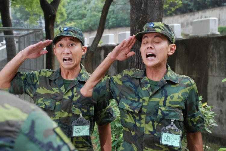 米國嫌台灣兵力不夠...鄉民「恢復一年兵公投」過不過？台男突破盲點戰翻：女生敢投？