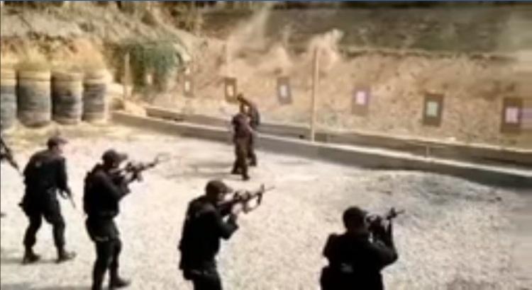 國外教官錢難賺！射擊時「親自走進場內」..確認學生槍法準不準: 敢亂教絕對死! (影