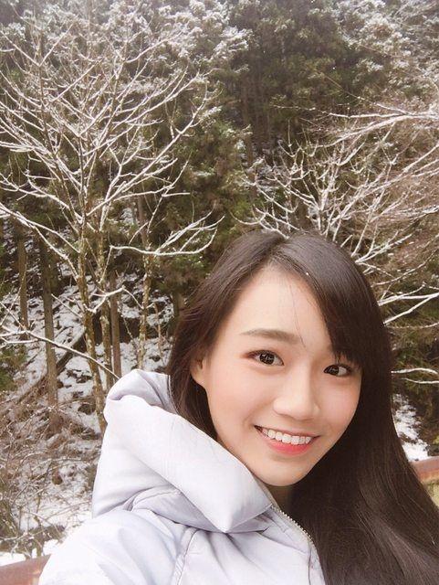 姐姐生日快樂… 弟弟跨海祝福竟出賣「超清新+笑容甜死人」網友搶當姐夫:還單身嗎?
