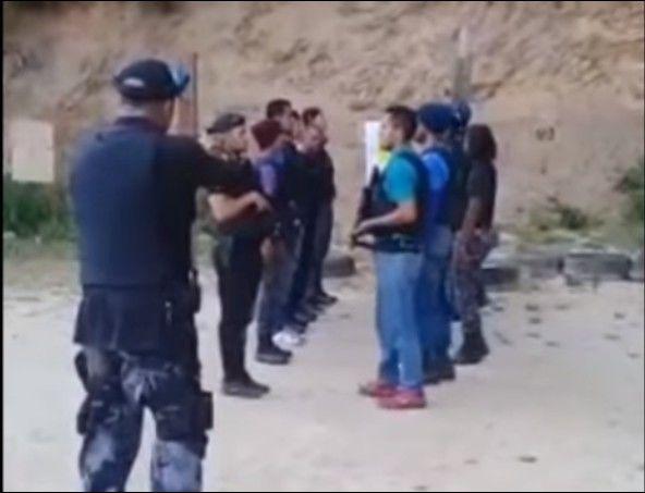 國外教官錢難賺！射擊時「親自走進場內」..確認學生槍法準不準: 敢亂教絕對死! (影