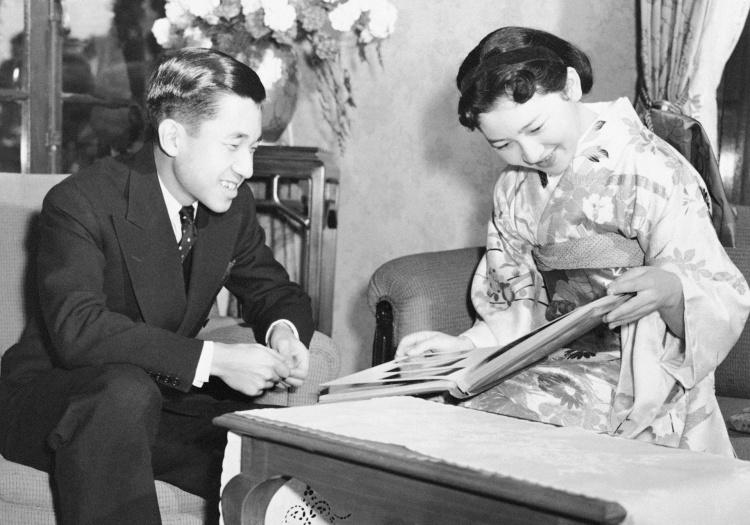日本首位平民皇后「時光倒轉60年」盛事美顏網狂讚!難怪天皇愛她一甲子始終如一(19P)