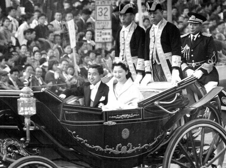日本首位平民皇后「時光倒轉60年」盛事美顏網狂讚!難怪天皇愛她一甲子始終如一(19P)