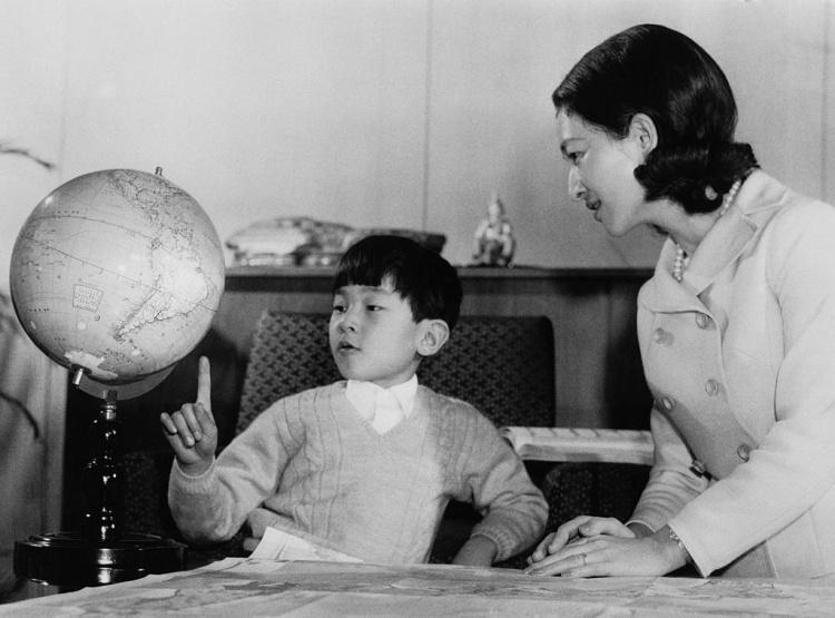 日本首位平民皇后「時光倒轉60年」盛事美顏網狂讚!難怪天皇愛她一甲子始終如一(19P)