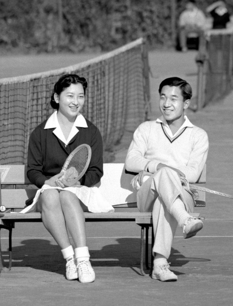 日本首位平民皇后「時光倒轉60年」盛事美顏網狂讚!難怪天皇愛她一甲子始終如一(19P)