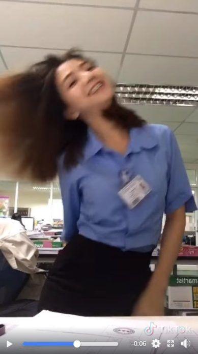 午休不睡覺!隔壁「正妹女同事意外的秘密」全看到了… 網友:重播一遍遍還不夠!