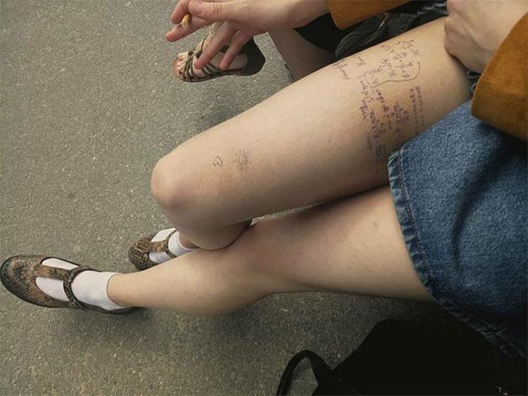 學生妹為考試高分..裙子一掀「雙腿開開換A+」老師都害羞不敢直視!畫面太美誰看誰母湯