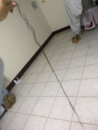 突被扯進床下「頭越夾越緊」！她斷髮驚險逃生…網：《絕命終結站》真實上演