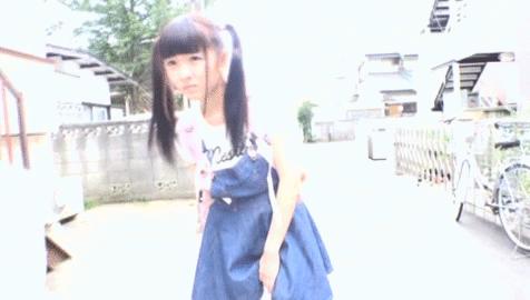 妹子表情怪怪的..遙控器一按「嬌羞全寫臉上」雙腿夾超緊！原來O蛋這麼強..會玩到出事