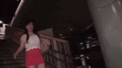 妹子表情怪怪的..遙控器一按「嬌羞全寫臉上」雙腿夾超緊！原來O蛋這麼強..會玩到出事