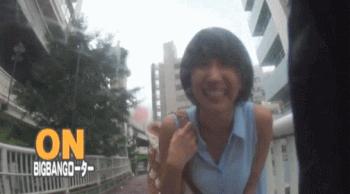 妹子表情怪怪的..遙控器一按「嬌羞全寫臉上」雙腿夾超緊！原來O蛋這麼強..會玩到出事