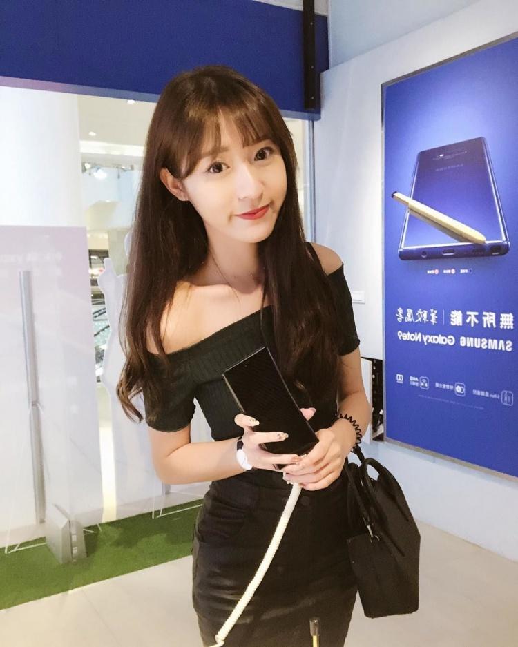 輔大眼鏡妹超仙！網友怒神現況「長相甜到長螞蟻」一笑心融化..女友感滿點！看了就心動