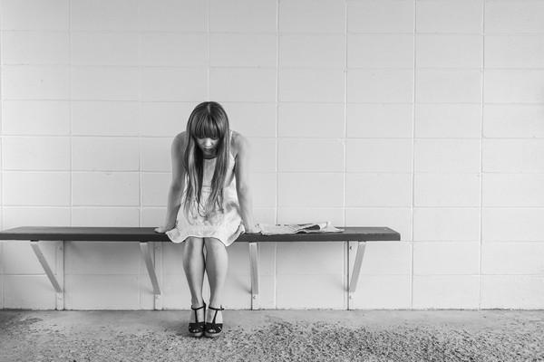 小妹妹坐博愛座被罵到噴淚 大媽瞎扯「日本人都會讓座」還嗆乘客:我在教育她