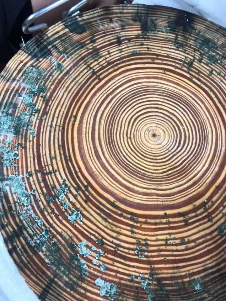 網購千元木砧板...開箱驚見「深綠霉菇培養皿」噁爆　誇張後續萬人譙翻