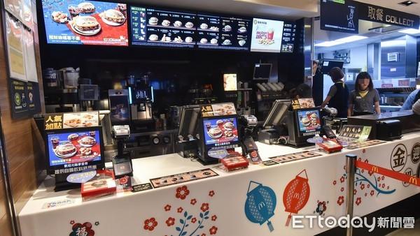 麥當勞店員半夜點餐！　24歲男警臉蒼白「再沒走出來」…同事一聽「他長相」沉默了