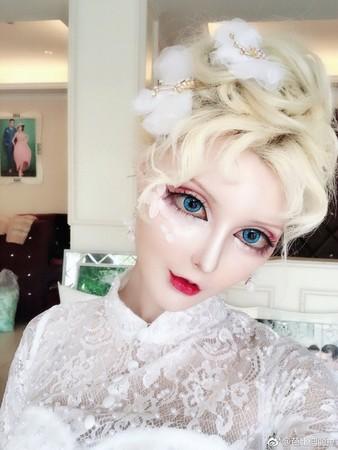 真人芭比網紅直播卸妝!「素顏真面目」曝光網嚇壞:OMG