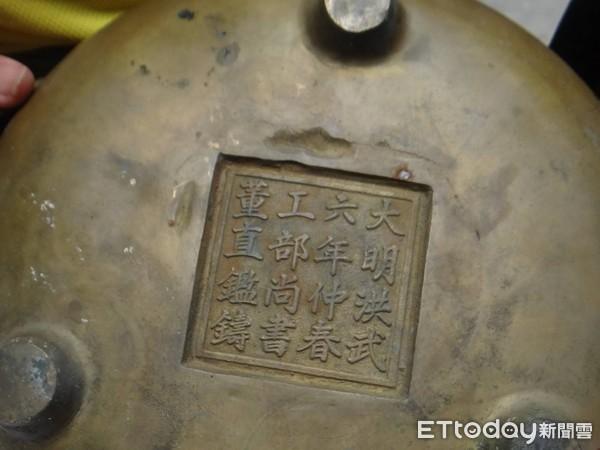 神奇！廟公床下挖出明朝古文物　雲林土庫鳳山寺300年古廟認證