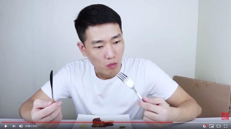 吃青苔的垃圾魚好吃嗎？網紅親自嘗試「口感超嫩像法式OO」網問號：看起來爆幹好吃...