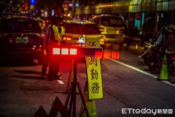 酒後「牽」機車挨罰9萬+扣照3年　他不服！法官駁回：排氣管還發燙
