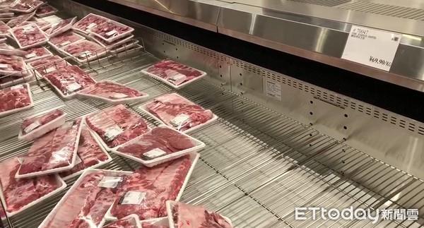 陸「豬肉荒」飛漲超過2倍　民眾分屍賣場生肉、爭扛活豬