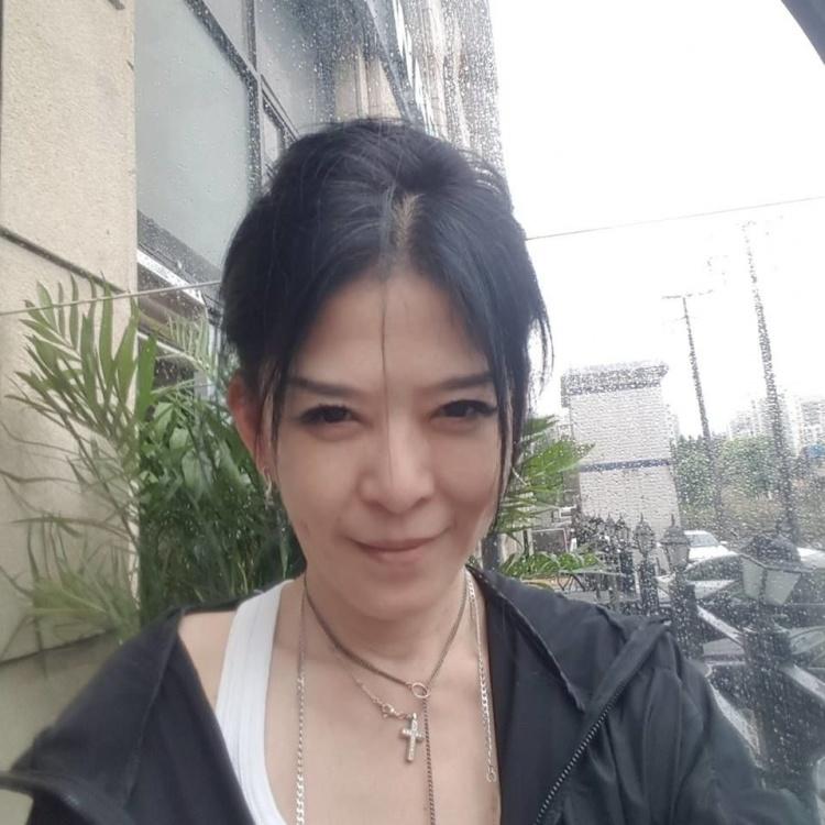 60路火鍋店辣嬤吃超好!熱戀「183凱渥帥鮮肉」年齡相差高達四十歲!網:有錢真好!