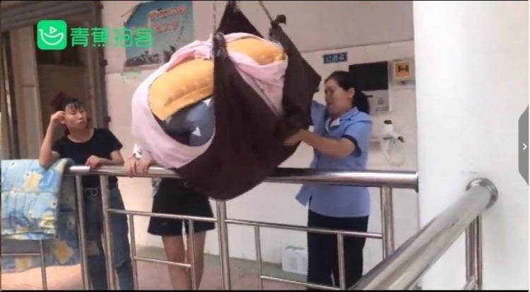 搬家搬得要死要活？超狂學校「引進吊車幫新生提行李」超方便設備...網傻眼：好羨慕啊！