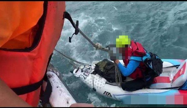 颱風天真的跑去泛舟?「硬滑獨木舟出海」兩小時候求救...海巡署長震怒!網:怎沒淹死?