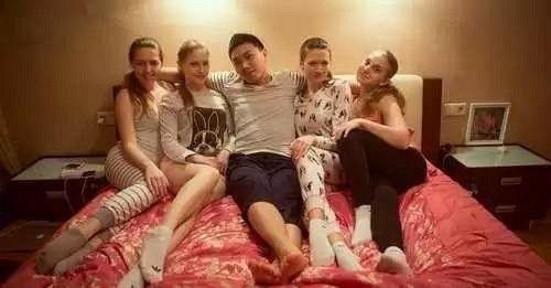 住青旅有豔遇正常?台男赴東歐住旅社「獵豔同房天菜歐美妹」超爽進攻…網直呼:哪間?