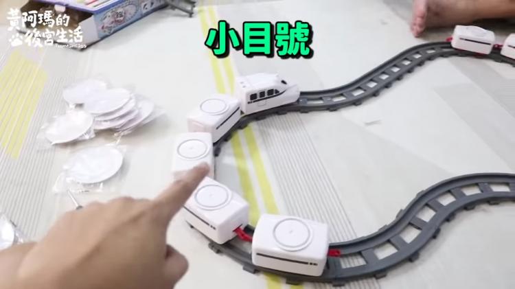 如果貓也能吃爭鮮...萌度爆表「貓吃迴轉壽司」邊走邊吃超可愛！：喵星人要來毀滅車站！