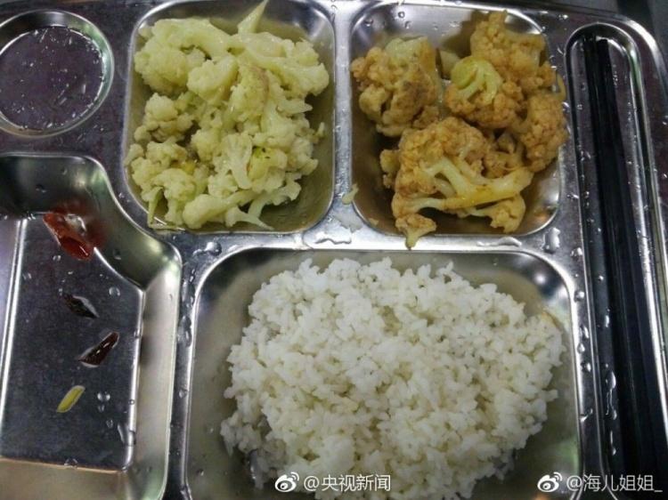 大學扶貧計畫太成功！村裡為表感謝「捐贈一萬斤青花菜」學生的「三菜一湯」竟變成這樣